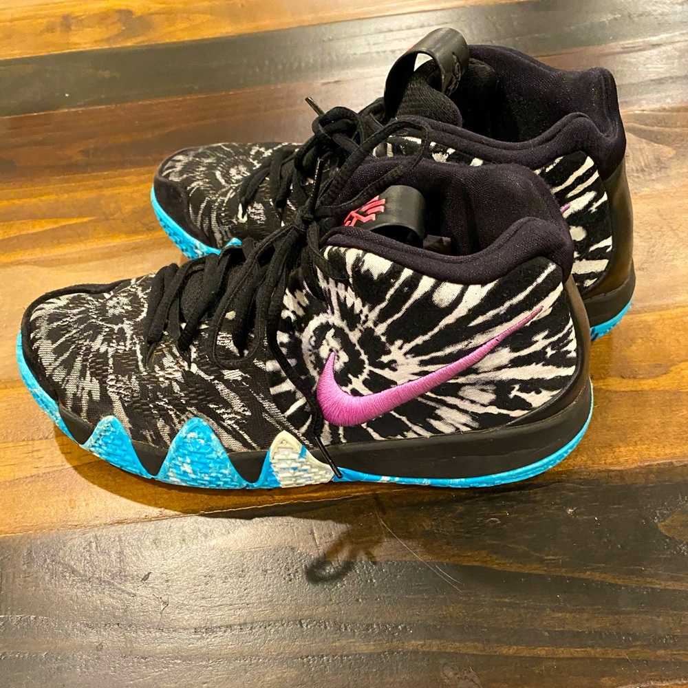 Kyrie 4 Tie-Dye Shoes